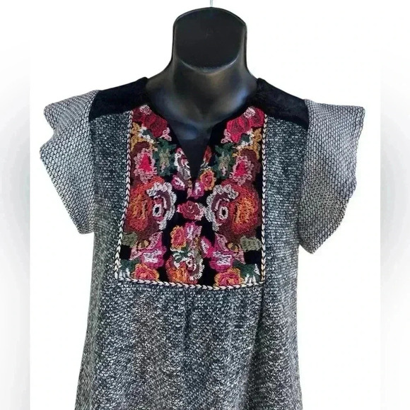 THML Women's black Embroidered Floral Flutter Sleeve
Dress velvet shoulders XS - Picture 5 of 8